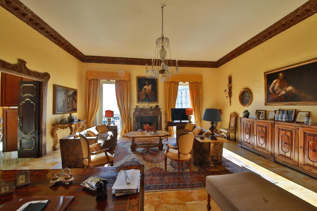 נאפולי Bed And Breakfast Riviera Di Chiaia Turrisi מראה חיצוני תמונה